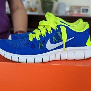 Grade School Nike Free Run size 6.5Y